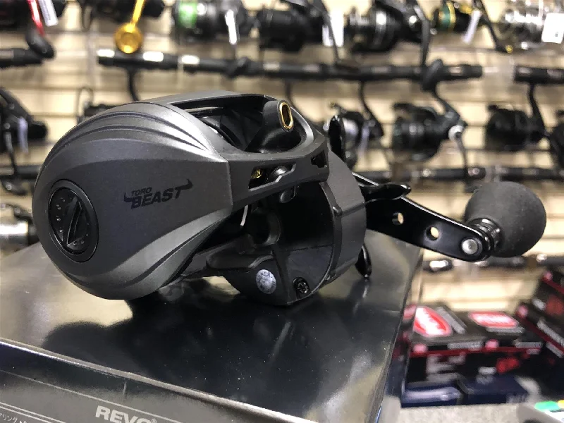 Aluminum Fishing Reels-Abu Garcia Revo Toro 3 Beast 61 HS Left